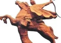 勒马回头望张弓